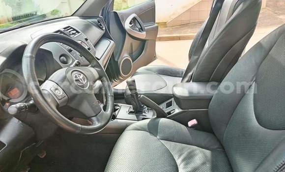 Sayi Na hannu Toyota RAV4 Black Mota in Yaounde a Babban Kamaru Sayi Na hannu Toyota RAV4 Black Mota in Yaounde a Babban Kamaru