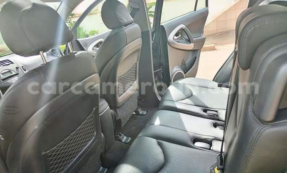 Sayi Na hannu Toyota RAV4 Black Mota in Yaounde a Babban Kamaru Sayi Na hannu Toyota RAV4 Black Mota in Yaounde a Babban Kamaru