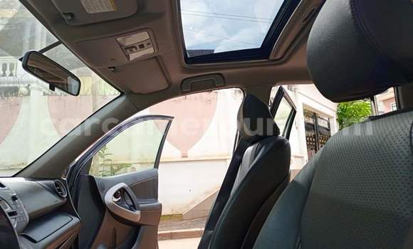 Sayi Na hannu Toyota RAV4 Black Mota in Yaounde a Babban Kamaru Sayi Na hannu Toyota RAV4 Black Mota in Yaounde a Babban Kamaru