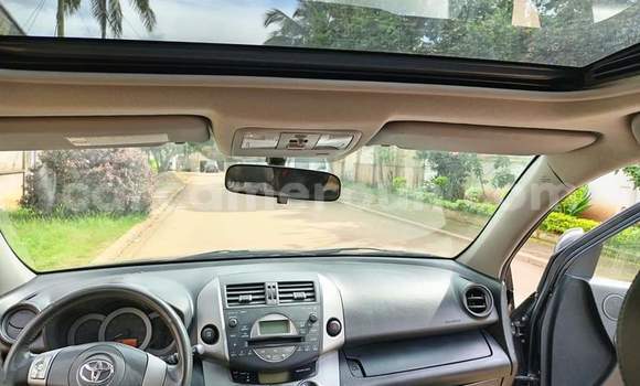 Sayi Na hannu Toyota RAV4 Black Mota in Yaounde a Babban Kamaru Sayi Na hannu Toyota RAV4 Black Mota in Yaounde a Babban Kamaru