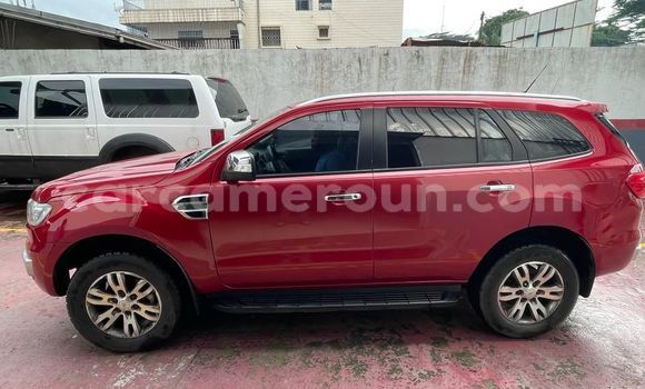 Sayi Na hannu Ford Everest Red Mota in Douala a Ƙasar Kamaru Sayi Na hannu Ford Everest Red Mota in Douala a Ƙasar Kamaru