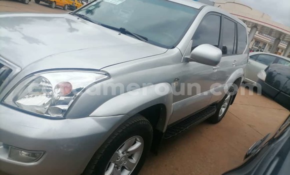 Sayi Na hannu Toyota Prado Azurfa Mota in Yaounde a Babban Kamaru Sayi Na hannu Toyota Prado Azurfa Mota in Yaounde a Babban Kamaru