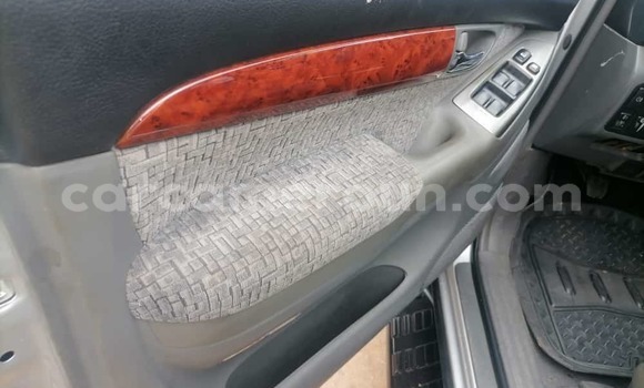 Sayi Na hannu Toyota Prado Azurfa Mota in Yaounde a Babban Kamaru Sayi Na hannu Toyota Prado Azurfa Mota in Yaounde a Babban Kamaru