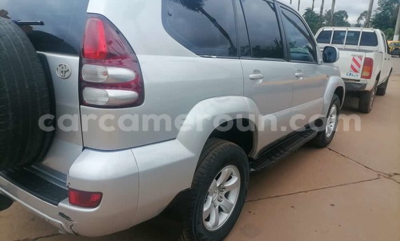 Sayi Na hannu Toyota Prado Azurfa Mota in Yaounde a Babban Kamaru Sayi Na hannu Toyota Prado Azurfa Mota in Yaounde a Babban Kamaru