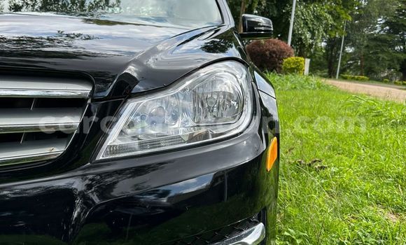 Sayi Na hannu Mercedes-Benz C250 coupe Black Mota in Yaounde a Babban Kamaru Sayi Na hannu Mercedes-Benz C250 coupe Black Mota in Yaounde a Babban Kamaru