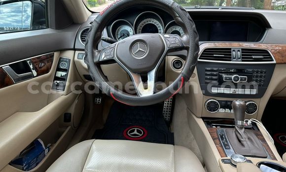 Sayi Na hannu Mercedes-Benz C250 coupe Black Mota in Yaounde a Babban Kamaru Sayi Na hannu Mercedes-Benz C250 coupe Black Mota in Yaounde a Babban Kamaru