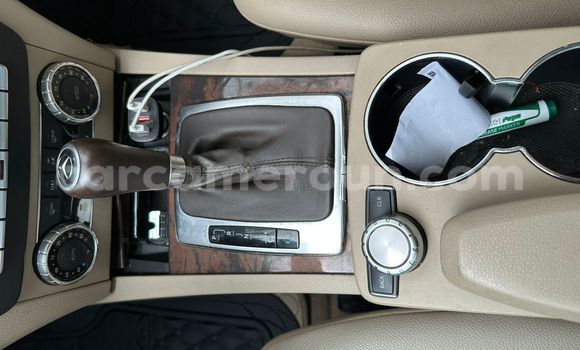 Sayi Na hannu Mercedes-Benz C250 coupe Black Mota in Yaounde a Babban Kamaru Sayi Na hannu Mercedes-Benz C250 coupe Black Mota in Yaounde a Babban Kamaru