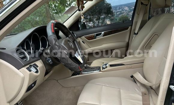 Sayi Na hannu Mercedes-Benz C250 coupe Black Mota in Yaounde a Babban Kamaru Sayi Na hannu Mercedes-Benz C250 coupe Black Mota in Yaounde a Babban Kamaru