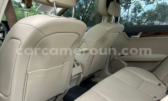 Sayi Na hannu Mercedes-Benz C250 coupe Black Mota in Yaounde a Babban Kamaru Sayi Na hannu Mercedes-Benz C250 coupe Black Mota in Yaounde a Babban Kamaru