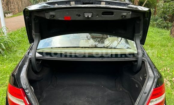 Sayi Na hannu Mercedes-Benz C250 coupe Black Mota in Yaounde a Babban Kamaru Sayi Na hannu Mercedes-Benz C250 coupe Black Mota in Yaounde a Babban Kamaru