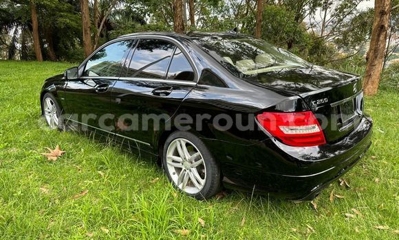 Sayi Na hannu Mercedes-Benz C250 coupe Black Mota in Yaounde a Babban Kamaru Sayi Na hannu Mercedes-Benz C250 coupe Black Mota in Yaounde a Babban Kamaru