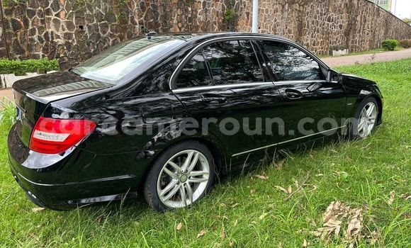 Sayi Na hannu Mercedes-Benz C250 coupe Black Mota in Yaounde a Babban Kamaru Sayi Na hannu Mercedes-Benz C250 coupe Black Mota in Yaounde a Babban Kamaru