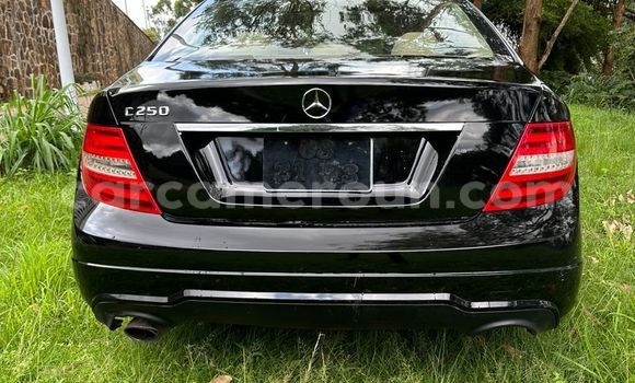 Sayi Na hannu Mercedes-Benz C250 coupe Black Mota in Yaounde a Babban Kamaru Sayi Na hannu Mercedes-Benz C250 coupe Black Mota in Yaounde a Babban Kamaru