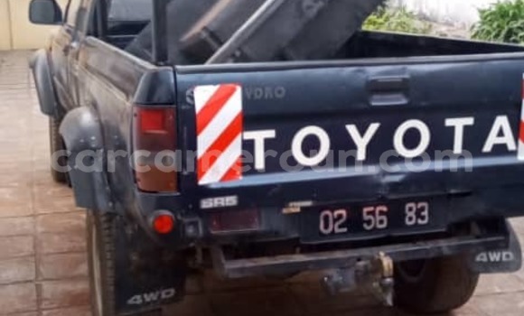 Acheter Occasion Voiture Toyota Hilux Bleu à Yaoundé, Central Cameroon Acheter Occasion Voiture Toyota Hilux Bleu à Yaoundé, Central Cameroon