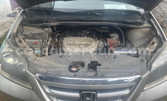 Sayi Imported Honda Odyssey Azurfa Mota in Douala a Ƙasar Kamaru Sayi Imported Honda Odyssey Azurfa Mota in Douala a Ƙasar Kamaru