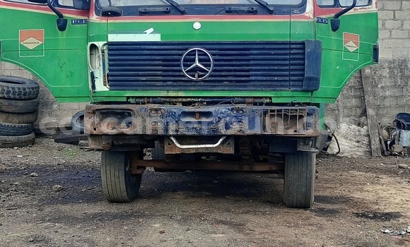 Buy Used Mercedes‒Benz Truck Green Truck in Tiko in Southwest Cameroon Buy Used Mercedes‒Benz Truck Green Truck in Tiko in Southwest Cameroon