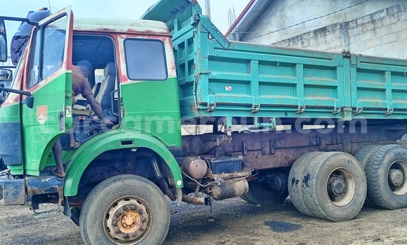 Buy Used Mercedes‒Benz Truck Green Truck in Tiko in Southwest Cameroon Buy Used Mercedes‒Benz Truck Green Truck in Tiko in Southwest Cameroon