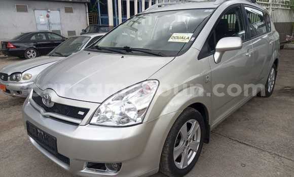 Sayi Imported Toyota Corolla Verso Azurfa Mota in Douala a Ƙasar Kamaru Sayi Imported Toyota Corolla Verso Azurfa Mota in Douala a Ƙasar Kamaru