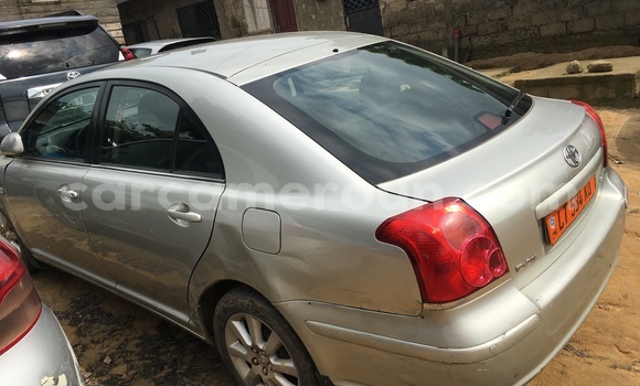 Sayi Imported Toyota Avensis Azurfa Mota in Douala a Ƙasar Kamaru Sayi Imported Toyota Avensis Azurfa Mota in Douala a Ƙasar Kamaru