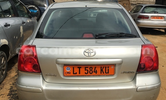 Sayi Imported Toyota Avensis Azurfa Mota in Douala a Ƙasar Kamaru Sayi Imported Toyota Avensis Azurfa Mota in Douala a Ƙasar Kamaru