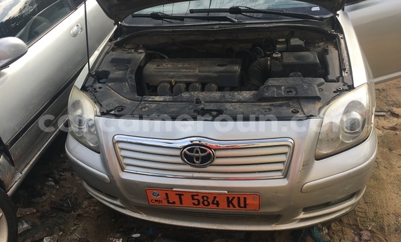 Sayi Imported Toyota Avensis Azurfa Mota in Douala a Ƙasar Kamaru Sayi Imported Toyota Avensis Azurfa Mota in Douala a Ƙasar Kamaru