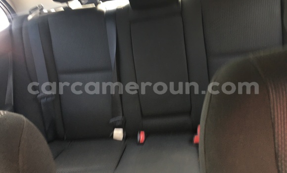 Sayi Imported Toyota Avensis Azurfa Mota in Douala a Ƙasar Kamaru Sayi Imported Toyota Avensis Azurfa Mota in Douala a Ƙasar Kamaru