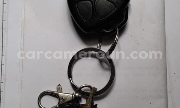 Sayi Na hannu Toyota RAV4 Azurfa Mota in Yaounde a Babban Kamaru Sayi Na hannu Toyota RAV4 Azurfa Mota in Yaounde a Babban Kamaru