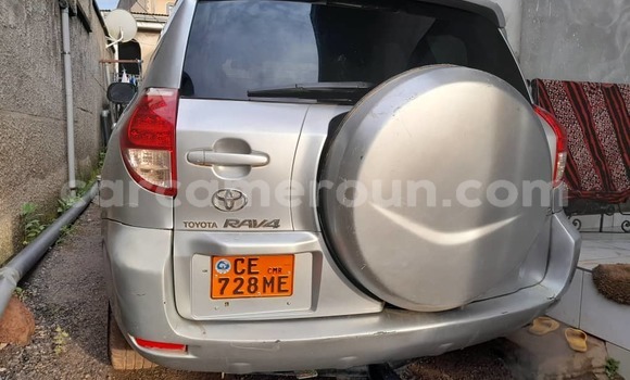 Sayi Na hannu Toyota RAV4 Azurfa Mota in Yaounde a Babban Kamaru Sayi Na hannu Toyota RAV4 Azurfa Mota in Yaounde a Babban Kamaru