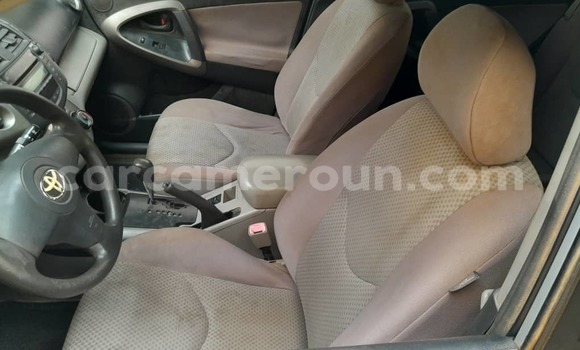 Sayi Na hannu Toyota RAV4 Azurfa Mota in Yaounde a Babban Kamaru Sayi Na hannu Toyota RAV4 Azurfa Mota in Yaounde a Babban Kamaru