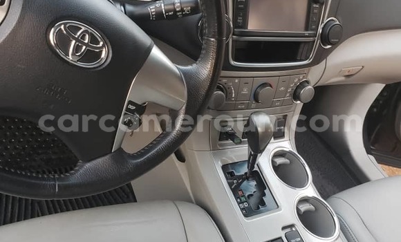 Sayi Na hannu Toyota Highlander Black Mota in Yaounde a Babban Kamaru Sayi Na hannu Toyota Highlander Black Mota in Yaounde a Babban Kamaru
