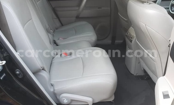 Sayi Na hannu Toyota Highlander Black Mota in Yaounde a Babban Kamaru Sayi Na hannu Toyota Highlander Black Mota in Yaounde a Babban Kamaru