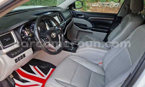 Buy Used Toyota Highlander White Car in Yaounde in Central Cameroon Buy Used Toyota Highlander White Car in Yaounde in Central Cameroon