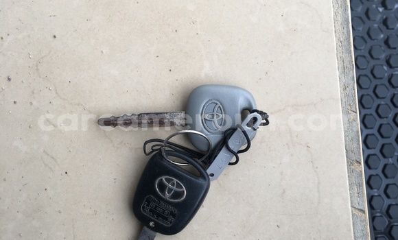 Sayi Na hannu Toyota Avensis Azurfa Mota in Douala a Ƙasar Kamaru Sayi Na hannu Toyota Avensis Azurfa Mota in Douala a Ƙasar Kamaru