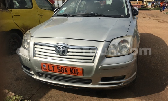 Sayi Na hannu Toyota Avensis Azurfa Mota in Douala a Ƙasar Kamaru Sayi Na hannu Toyota Avensis Azurfa Mota in Douala a Ƙasar Kamaru