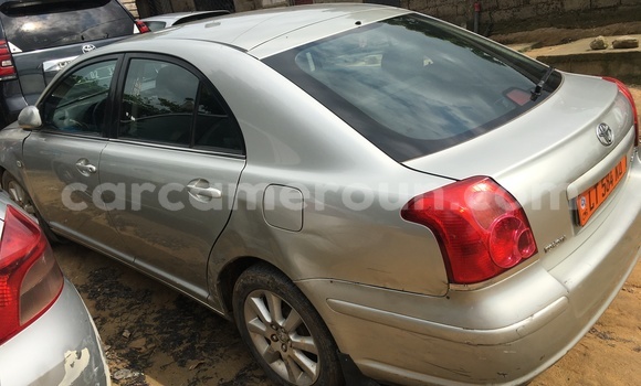 Sayi Na hannu Toyota Avensis Azurfa Mota in Douala a Ƙasar Kamaru Sayi Na hannu Toyota Avensis Azurfa Mota in Douala a Ƙasar Kamaru