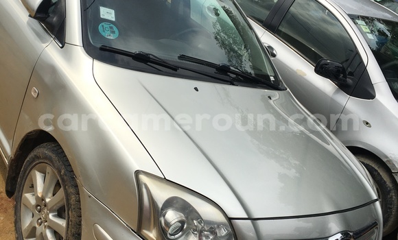 Sayi Na hannu Toyota Avensis Azurfa Mota in Douala a Ƙasar Kamaru Sayi Na hannu Toyota Avensis Azurfa Mota in Douala a Ƙasar Kamaru