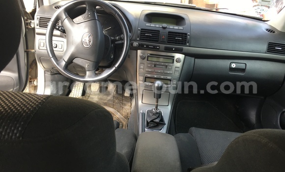 Sayi Na hannu Toyota Avensis Azurfa Mota in Douala a Ƙasar Kamaru Sayi Na hannu Toyota Avensis Azurfa Mota in Douala a Ƙasar Kamaru