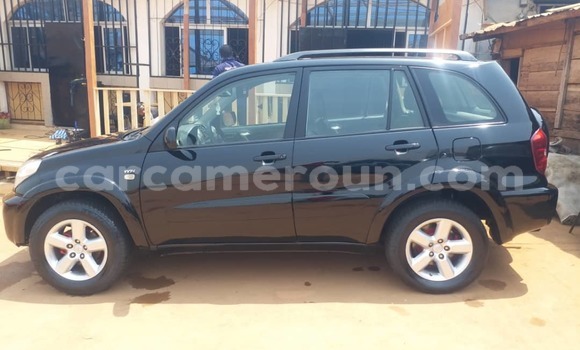 Sayi Na hannu Toyota RAV4 Black Mota in Douala a Ƙasar Kamaru Sayi Na hannu Toyota RAV4 Black Mota in Douala a Ƙasar Kamaru