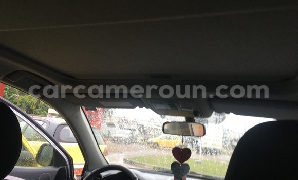 Sayi Imported Toyota RAV4 Azurfa Mota in Douala a Ƙasar Kamaru Sayi Imported Toyota RAV4 Azurfa Mota in Douala a Ƙasar Kamaru