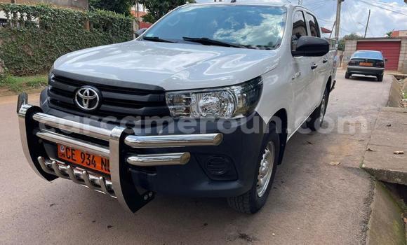 Sayi Na hannu Toyota Hilux White Mota in Yaounde a Babban Kamaru Sayi Na hannu Toyota Hilux White Mota in Yaounde a Babban Kamaru