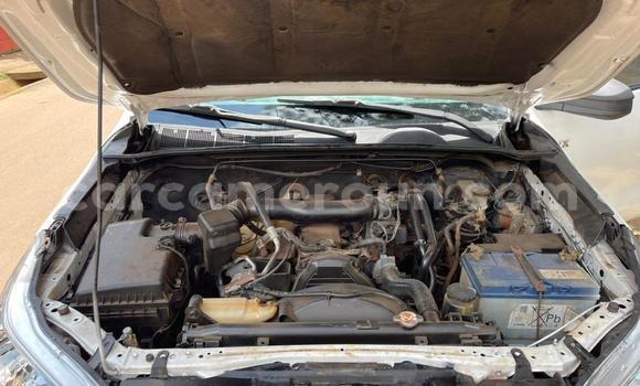 Sayi Na hannu Toyota Hilux White Mota in Yaounde a Babban Kamaru Sayi Na hannu Toyota Hilux White Mota in Yaounde a Babban Kamaru