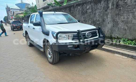 Acheter Occasion Voiture Toyota Hilux Blanc à Yaoundé, Central Cameroon Acheter Occasion Voiture Toyota Hilux Blanc à Yaoundé, Central Cameroon