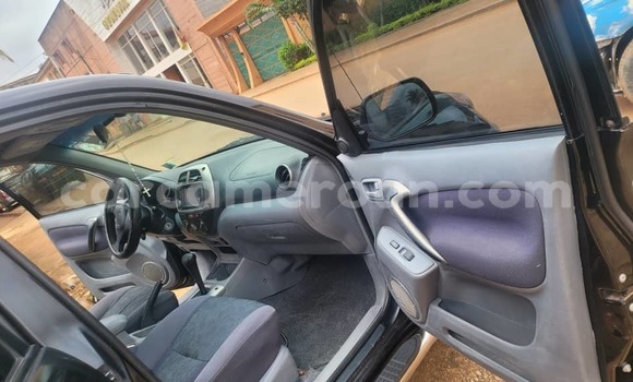 Sayi Na hannu Toyota RAV4 Azurfa Mota in Yaounde a Babban Kamaru Sayi Na hannu Toyota RAV4 Azurfa Mota in Yaounde a Babban Kamaru