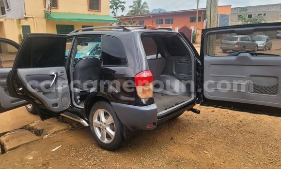 Sayi Na hannu Toyota RAV4 Azurfa Mota in Yaounde a Babban Kamaru Sayi Na hannu Toyota RAV4 Azurfa Mota in Yaounde a Babban Kamaru