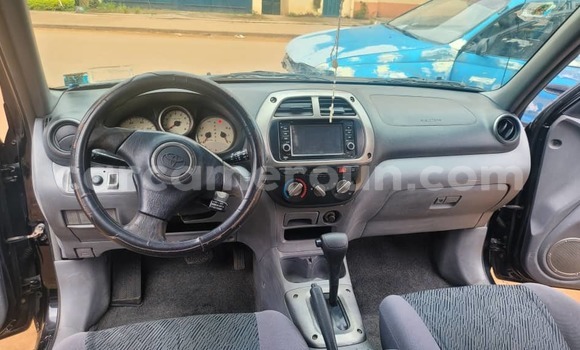 Sayi Na hannu Toyota RAV4 Azurfa Mota in Yaounde a Babban Kamaru Sayi Na hannu Toyota RAV4 Azurfa Mota in Yaounde a Babban Kamaru