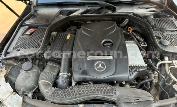 Sayi Na hannu Mercedes‒Benz C–Class Black Mota in Yaounde a Babban Kamaru Sayi Na hannu Mercedes‒Benz C–Class Black Mota in Yaounde a Babban Kamaru