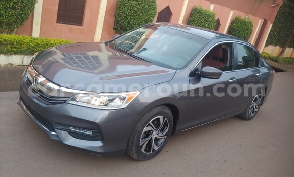 Sayi Na hannu Honda Accord Azurfa Mota in Yaounde a Babban Kamaru