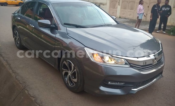 Sayi Na hannu Honda Accord Azurfa Mota in Yaounde a Babban Kamaru Sayi Na hannu Honda Accord Azurfa Mota in Yaounde a Babban Kamaru