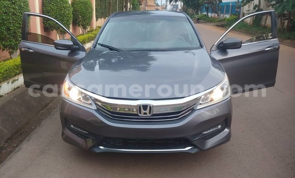 Sayi Na hannu Honda Accord Azurfa Mota in Yaounde a Babban Kamaru Sayi Na hannu Honda Accord Azurfa Mota in Yaounde a Babban Kamaru
