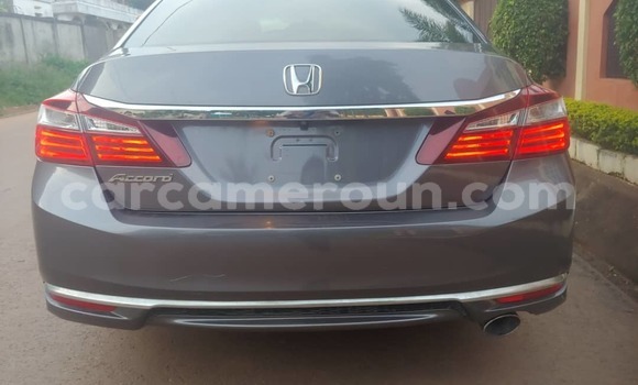 Sayi Na hannu Honda Accord Azurfa Mota in Yaounde a Babban Kamaru Sayi Na hannu Honda Accord Azurfa Mota in Yaounde a Babban Kamaru